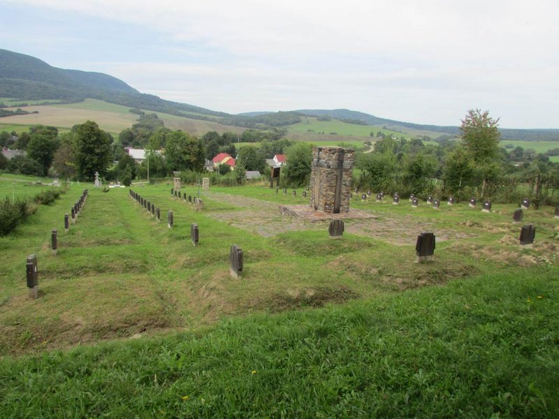 Becherov, pohľad na vojnový cintorín z juhu