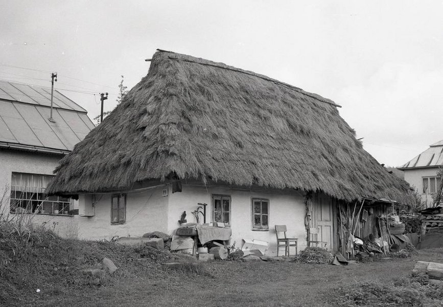 01 - JZ pohľad na dom ľudový na historickej fotografii z r. 1987, zdroj: Archív KPÚ Prešov