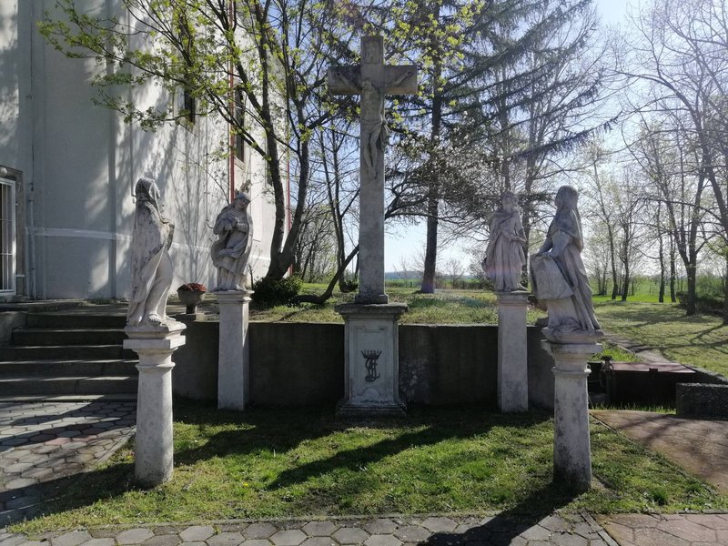 Súsošie Ukrižovania v obci Nový Život, čelná západná strana, súčasný stav, zdroj: Pamiatkový úrad SR (foto: Z. Bokorová)