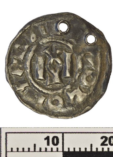 Averz denára Huga z Arlesu (Provensálskeho) a Lothara II., zdroj: KPÚ Trnava (foto: P. Grznár, úprava: M. Sládok)