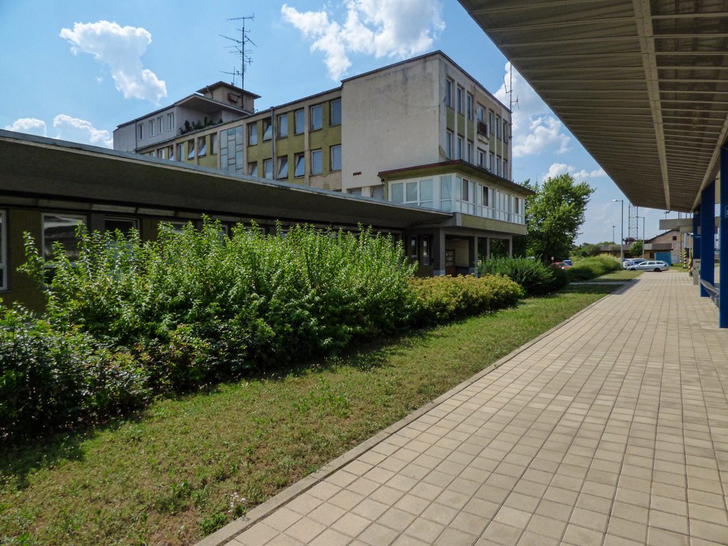 Výšková budova s riadiacim strediskom a bytmi pre zamestnancov Zdroj: KPÚ Nitra (Foto: R. E. Pročka)