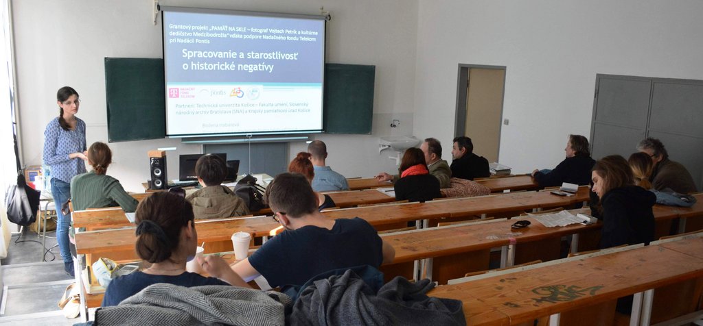 Workshop a prednáška o ochrane sklenených negatíov - Ing. Božena Habalová PhD., SNA