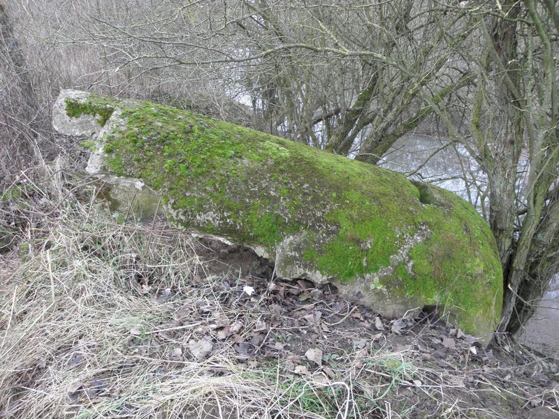 Celkový pohľad na Einmannbunker pred vyzdvihnutím, zdroj: KPÚ Trnava (foto M. Sládok)