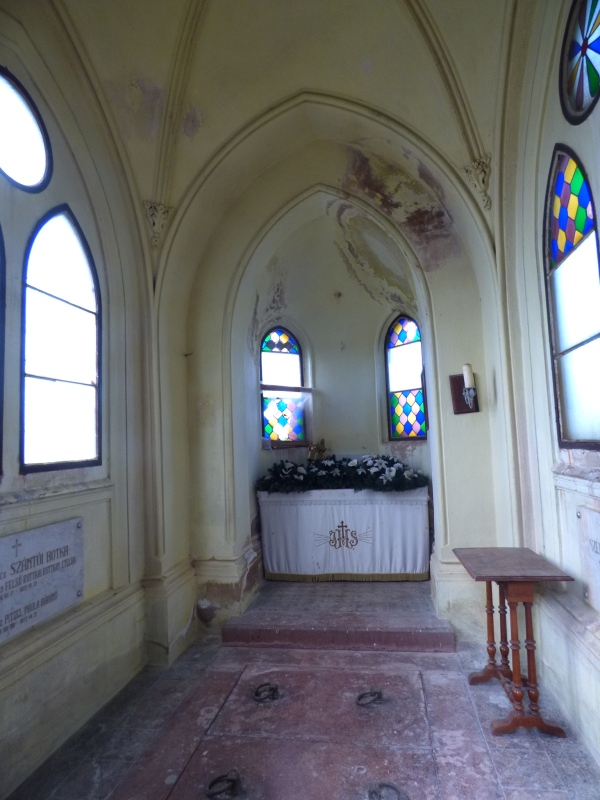 Interiér kaplnky, pohľad od vstupu. Foto: E.Gažiová, KPÚ Nitra 2018