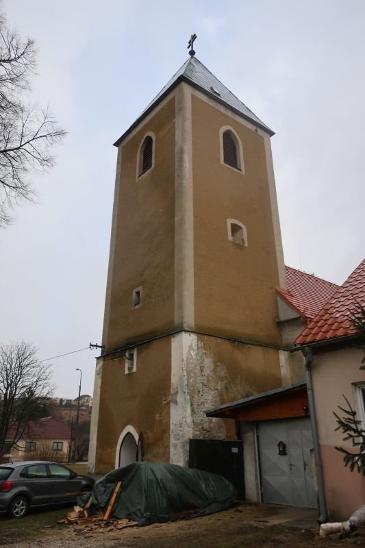 Západné nárožie veže kostola. Foto: I.Radimák, KPÚ Trenčín 2020